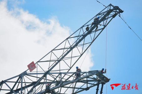 世界**！1000千伏特高壓帶電更換絕緣子在福建實(shí)施